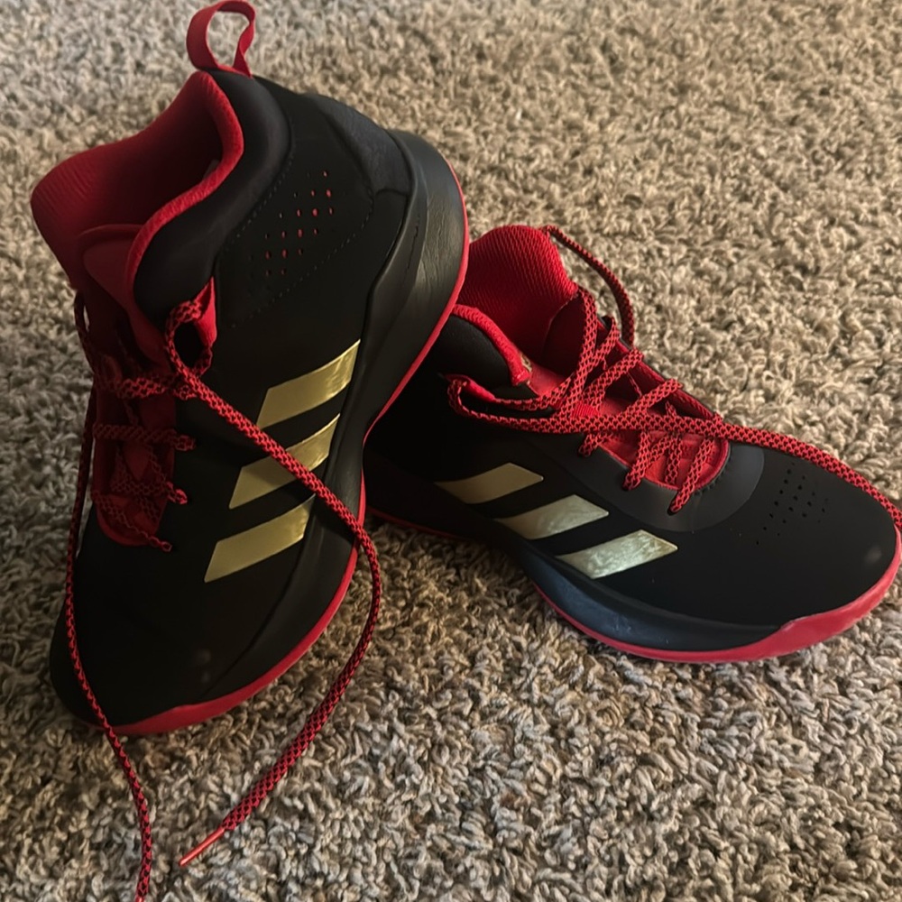 Boys basketball shoes